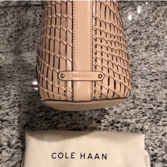 🎉HP✨SOLD✨Cole Haan NWT Genevieve Woven LeatherBag - Picture 4 of 8